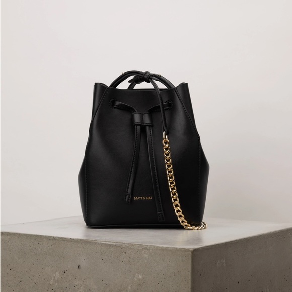 Matt and Nat GRACE VEGAN BUCKET BAG - APPLESKIN™ - Picture 3 of 12